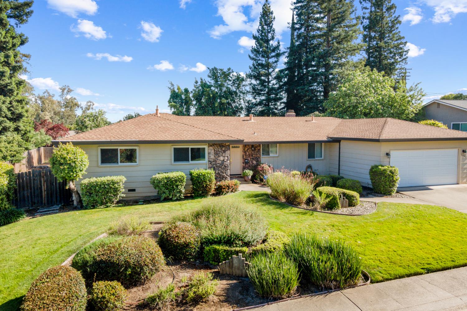 Detail Gallery Image 4 of 41 For 6840 Appomattox Way, Carmichael,  CA 95608 - 3 Beds | 2 Baths