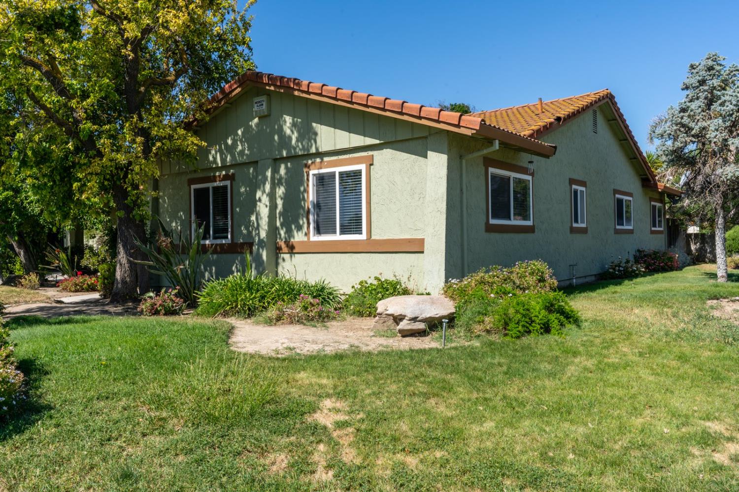 Detail Gallery Image 4 of 44 For 373 Foxmeadow Way, Los Banos,  CA 93635 - 4 Beds | 2 Baths