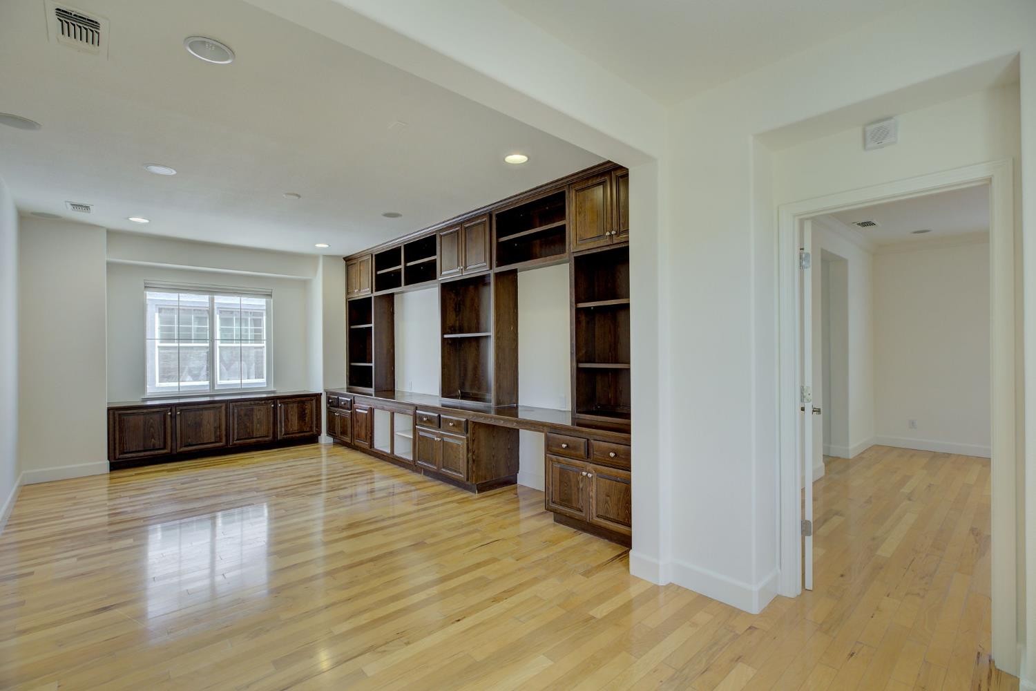 Detail Gallery Image 24 of 43 For 2229 Eastwood Dr, Roseville,  CA 95747 - 4 Beds | 3 Baths