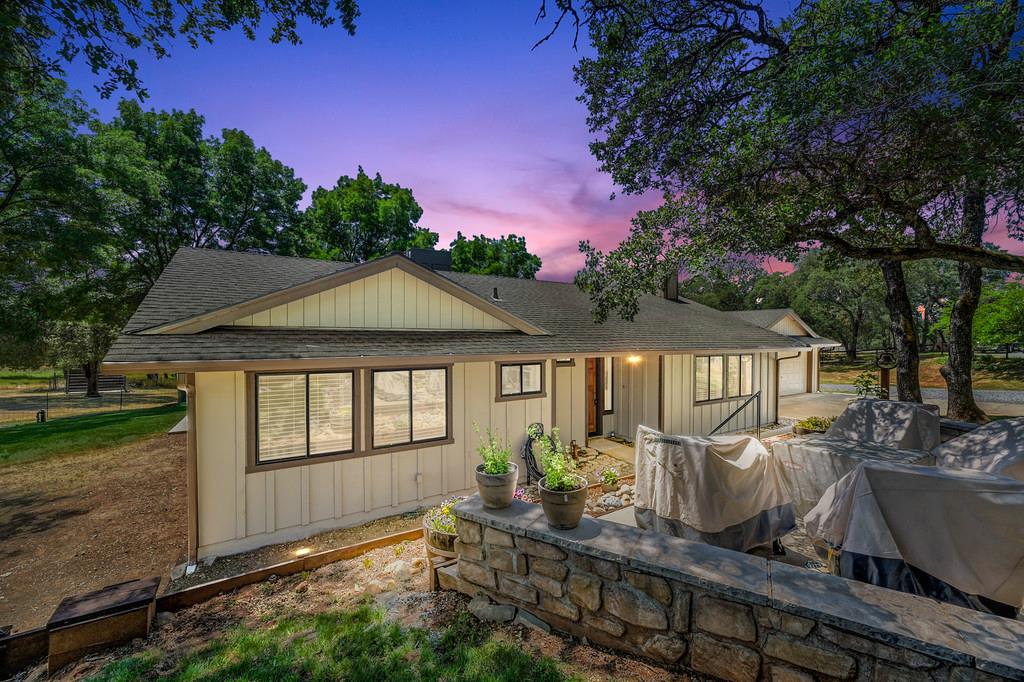 Detail Gallery Image 3 of 44 For 2120 Lovejoy Ln, Cool,  CA 95614 - 3 Beds | 2 Baths