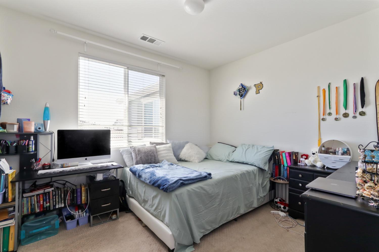 Detail Gallery Image 37 of 45 For 2015 Davis St, Woodland,  CA 95776 - 5 Beds | 3 Baths
