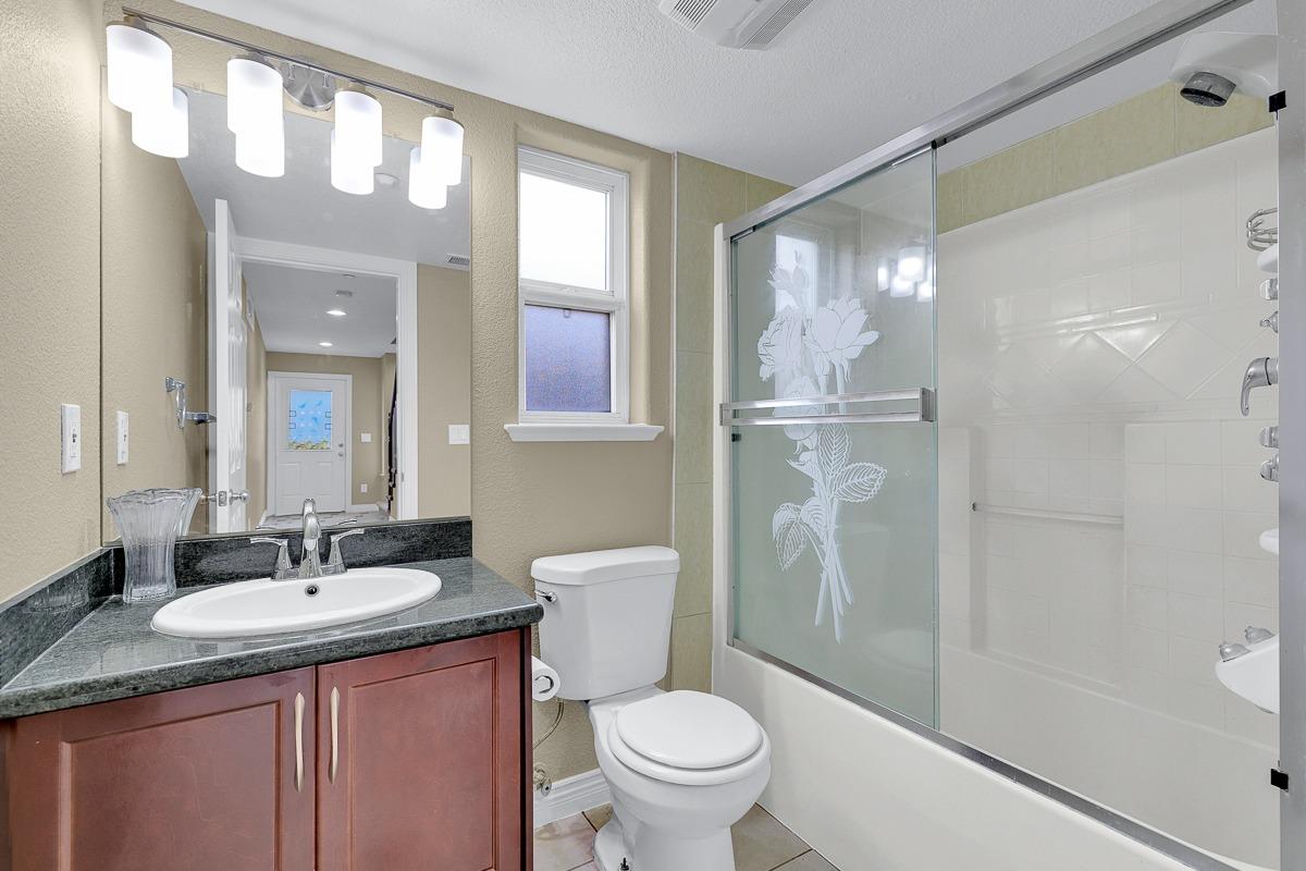 Detail Gallery Image 12 of 51 For 19539 Meekland Ave, Hayward,  CA 94541 - 3 Beds | 3 Baths