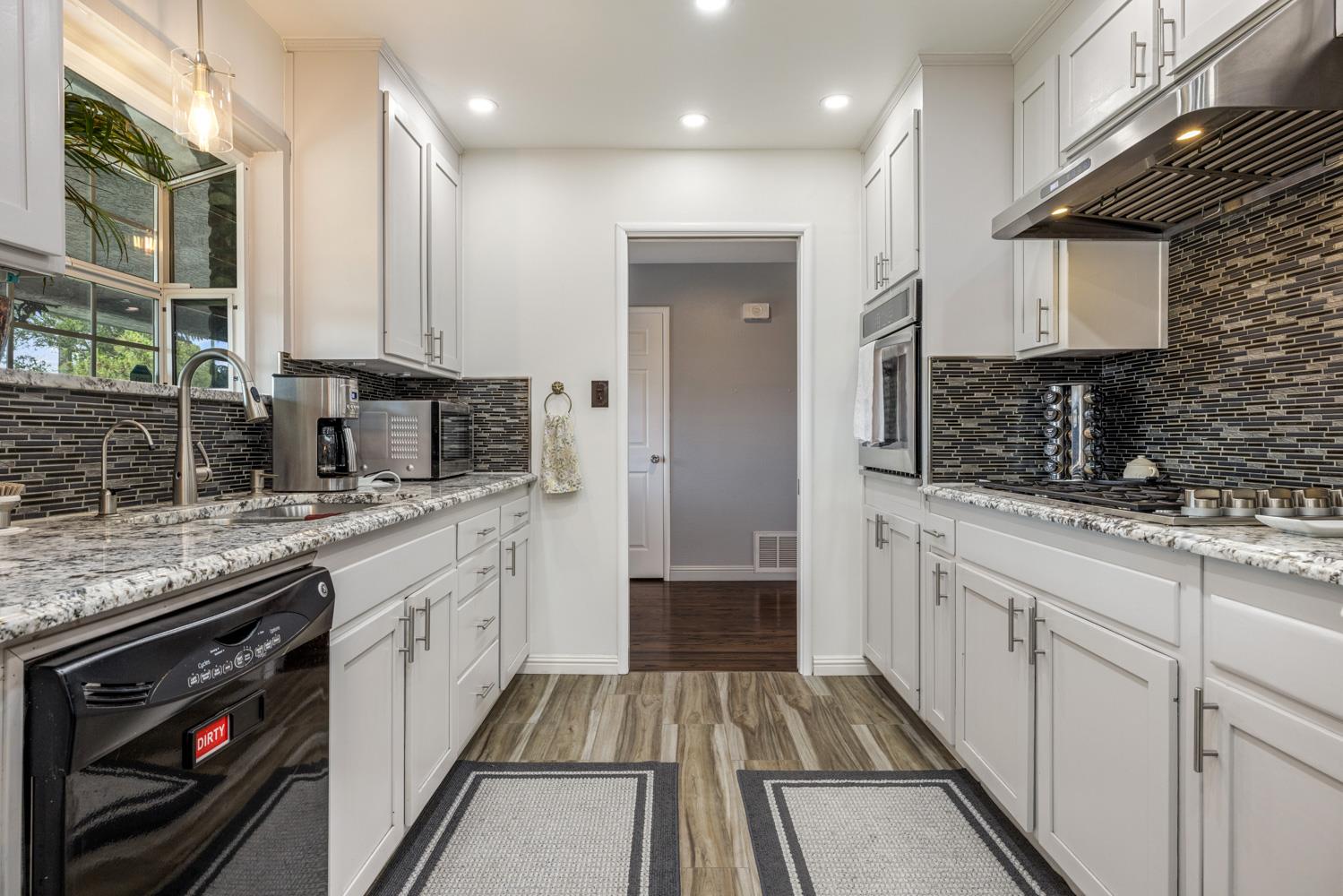 Detail Gallery Image 10 of 71 For 10501 Kimberly Dr, Manteca,  CA 95336 - 4 Beds | 3/1 Baths