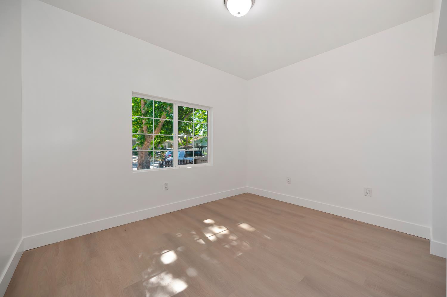 Detail Gallery Image 21 of 27 For 2391 Beaumont St, Sacramento,  CA 95815 - 2 Beds | 2 Baths