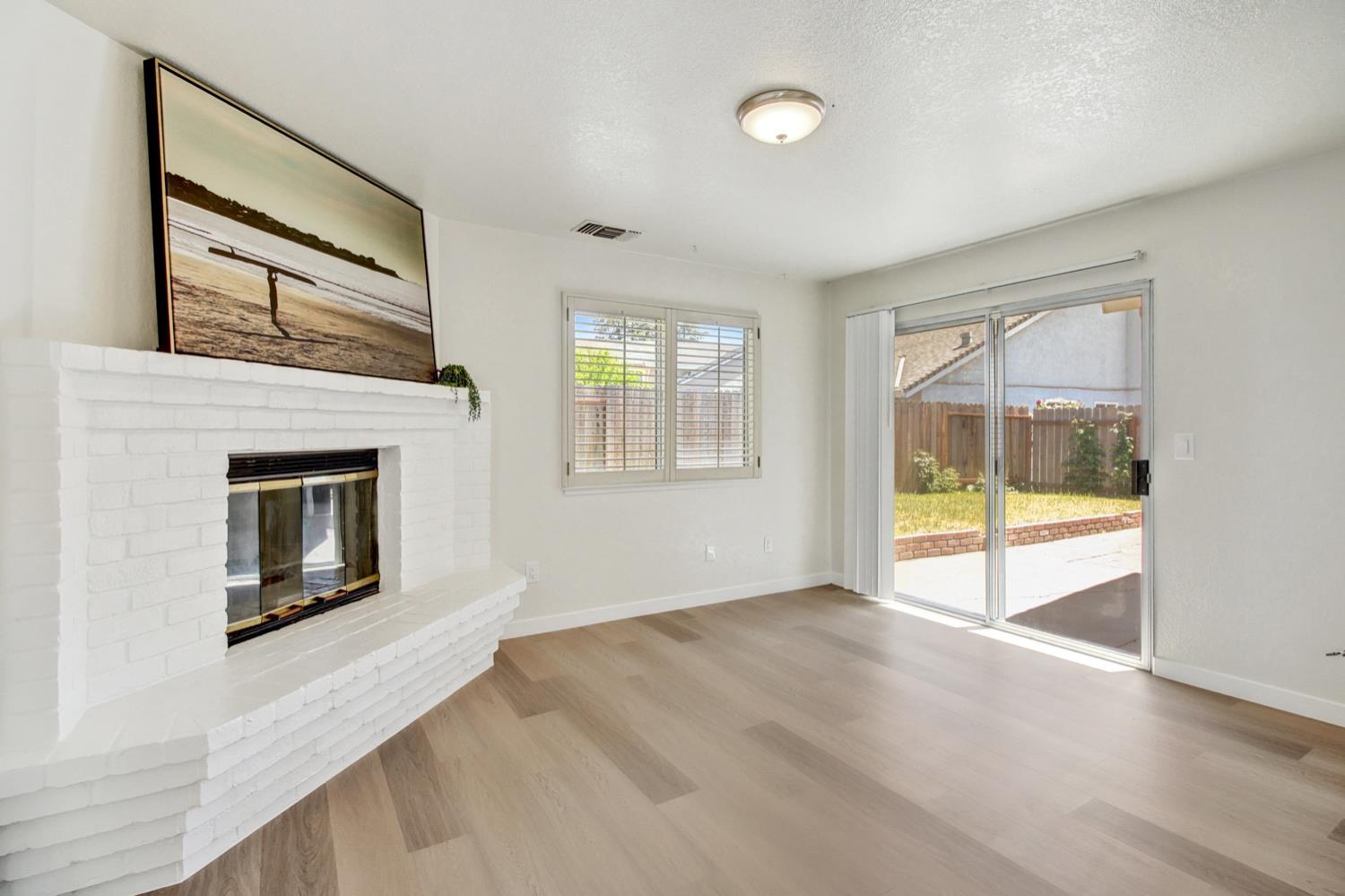 Detail Gallery Image 7 of 43 For 8135 Traver Ct, Sacramento,  CA 95828 - 3 Beds | 2 Baths