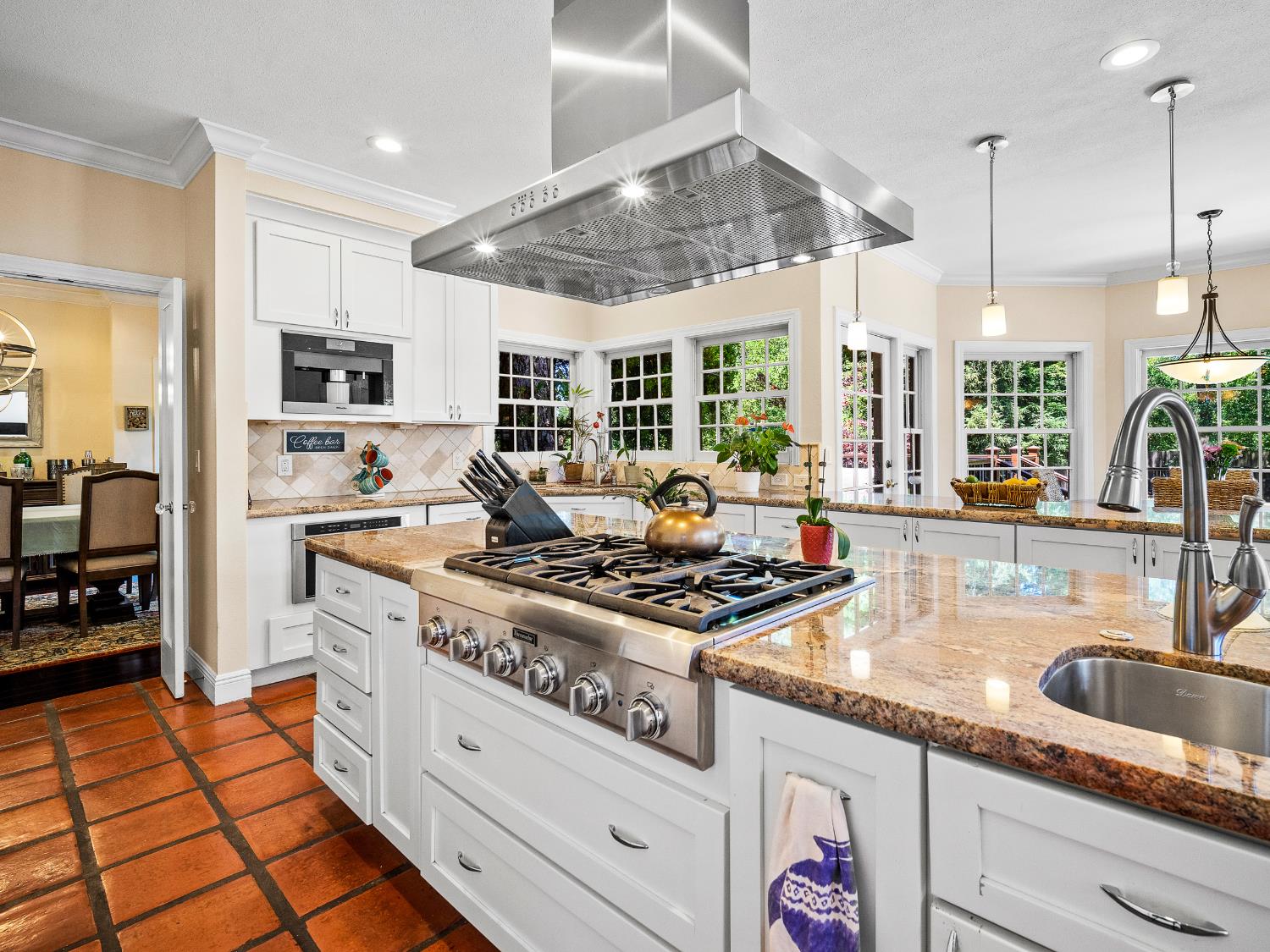 Detail Gallery Image 47 of 85 For 6809 Stanley Ave, Carmichael,  CA 95608 - 5 Beds | 4 Baths