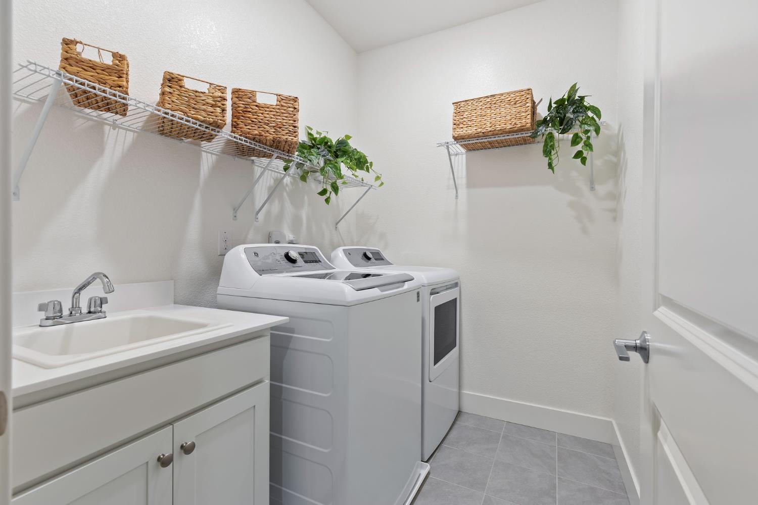 Detail Gallery Image 9 of 47 For 672 Chiselville Ln, Lincoln,  CA 95648 - 3 Beds | 2 Baths