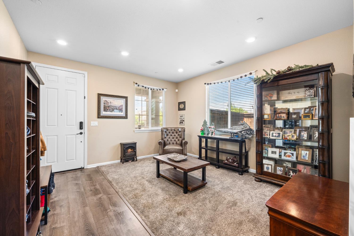 Detail Gallery Image 6 of 44 For 4811 Copper Sunset Way, Rancho Cordova,  CA 95742 - 5 Beds | 3 Baths