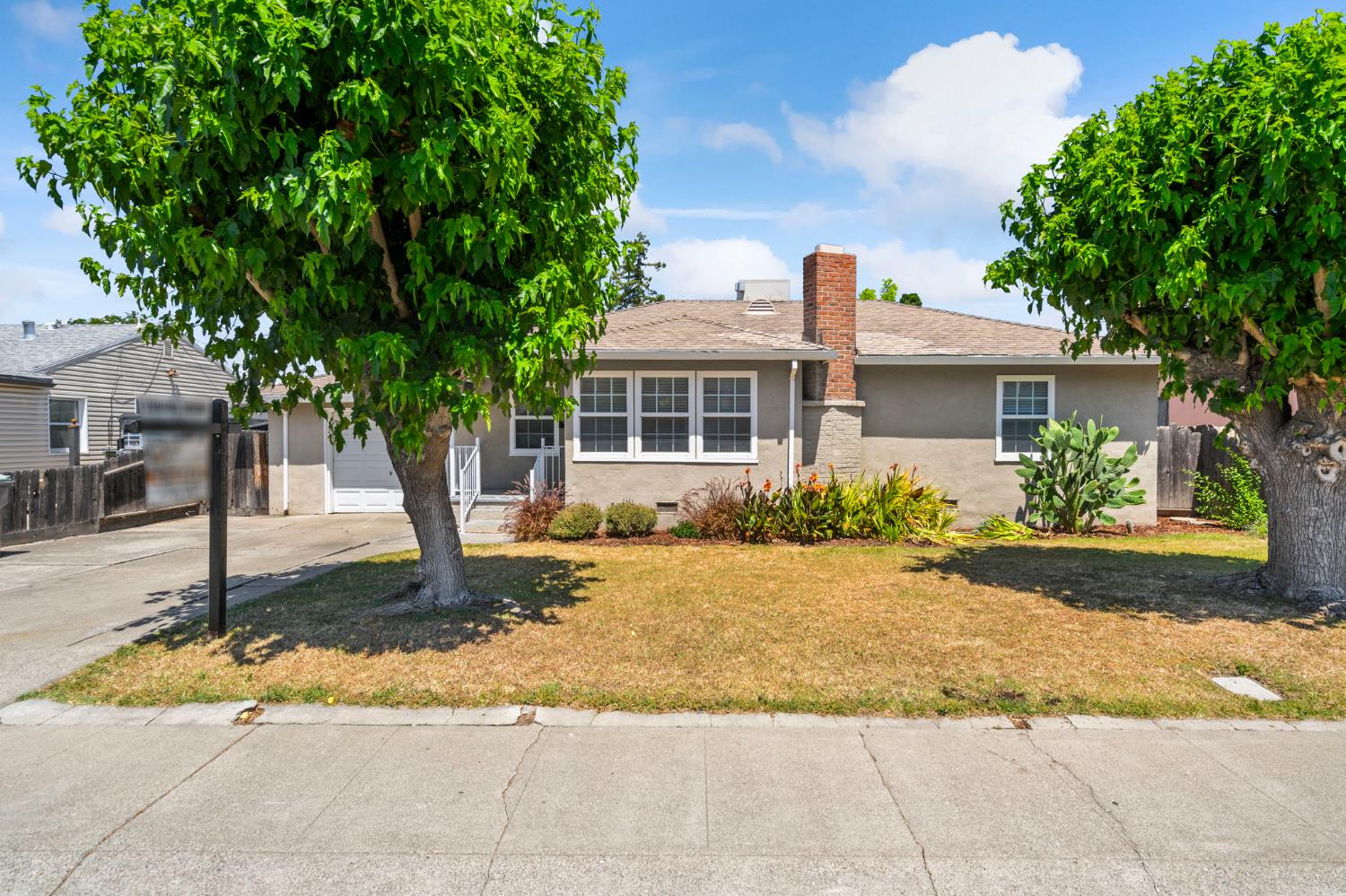 Detail Gallery Image 4 of 50 For 1715 S Tuxedo Ave, Stockton,  CA 95204 - 3 Beds | 2 Baths