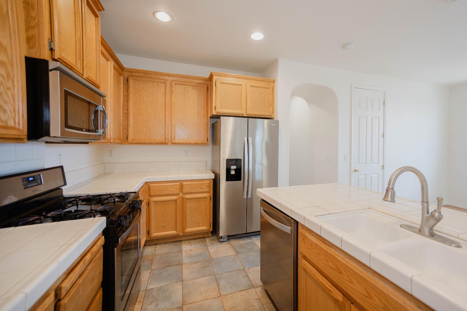 Detail Gallery Image 14 of 36 For 1187 W Kneebone Ct, Plumas Lake,  CA 95961 - 3 Beds | 2 Baths