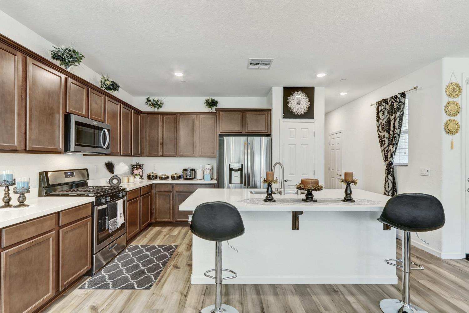 Detail Gallery Image 7 of 31 For 8150 S Kramer Ranch Ln, Elk Grove,  CA 95758 - 3 Beds | 2/1 Baths