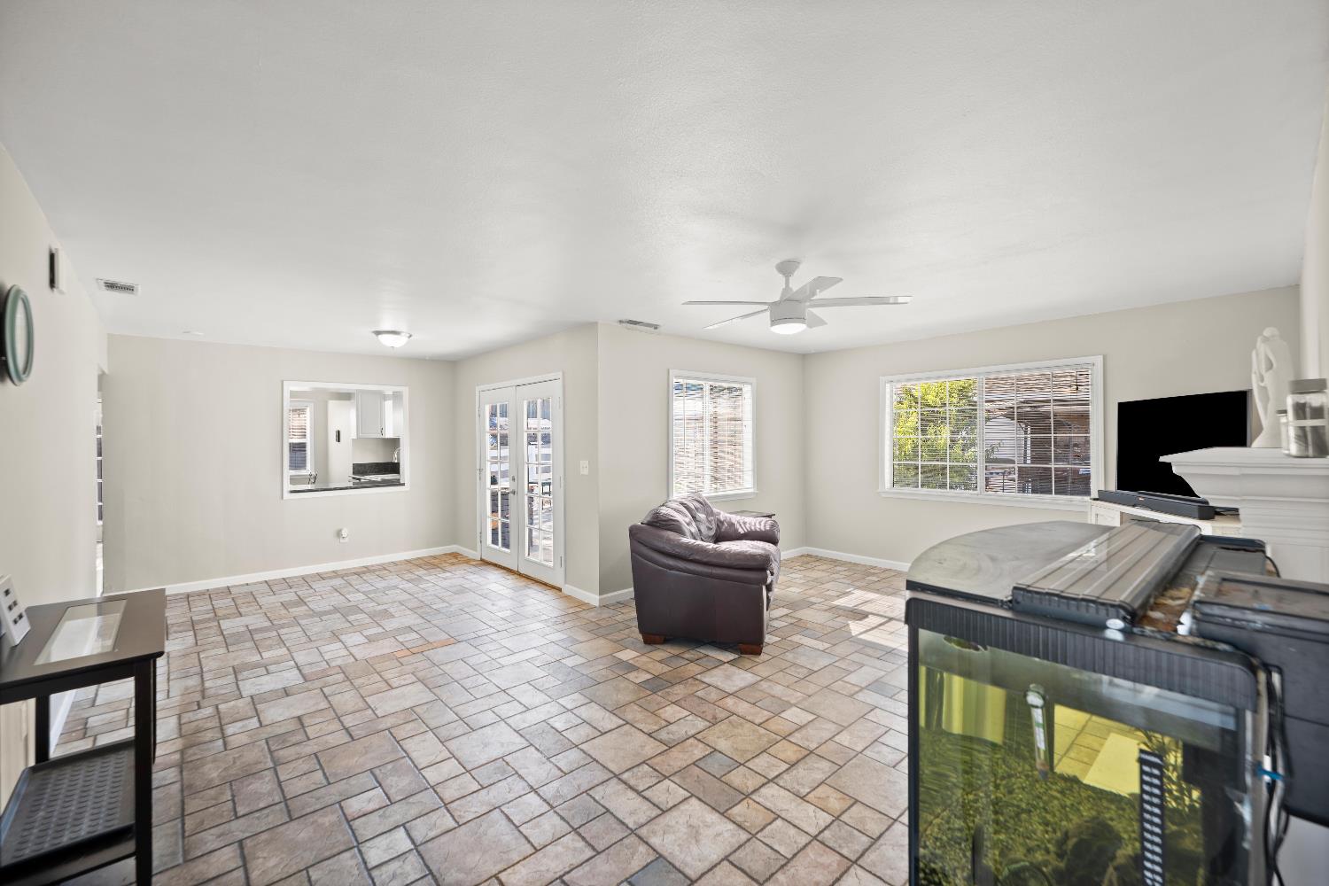 Detail Gallery Image 10 of 30 For 7105 Sweetwood Ct, Citrus Heights,  CA 95621 - 4 Beds | 2 Baths