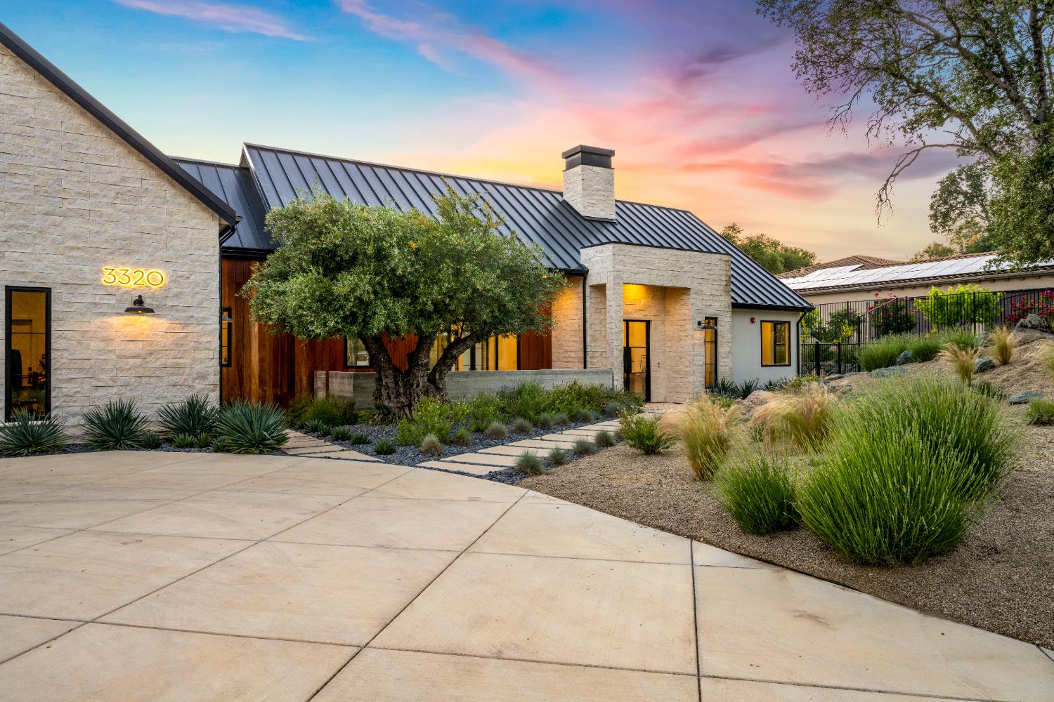 Detail Gallery Image 4 of 84 For 3320 Cherokee Trl, Loomis,  CA 95650 - 5 Beds | 3/1 Baths