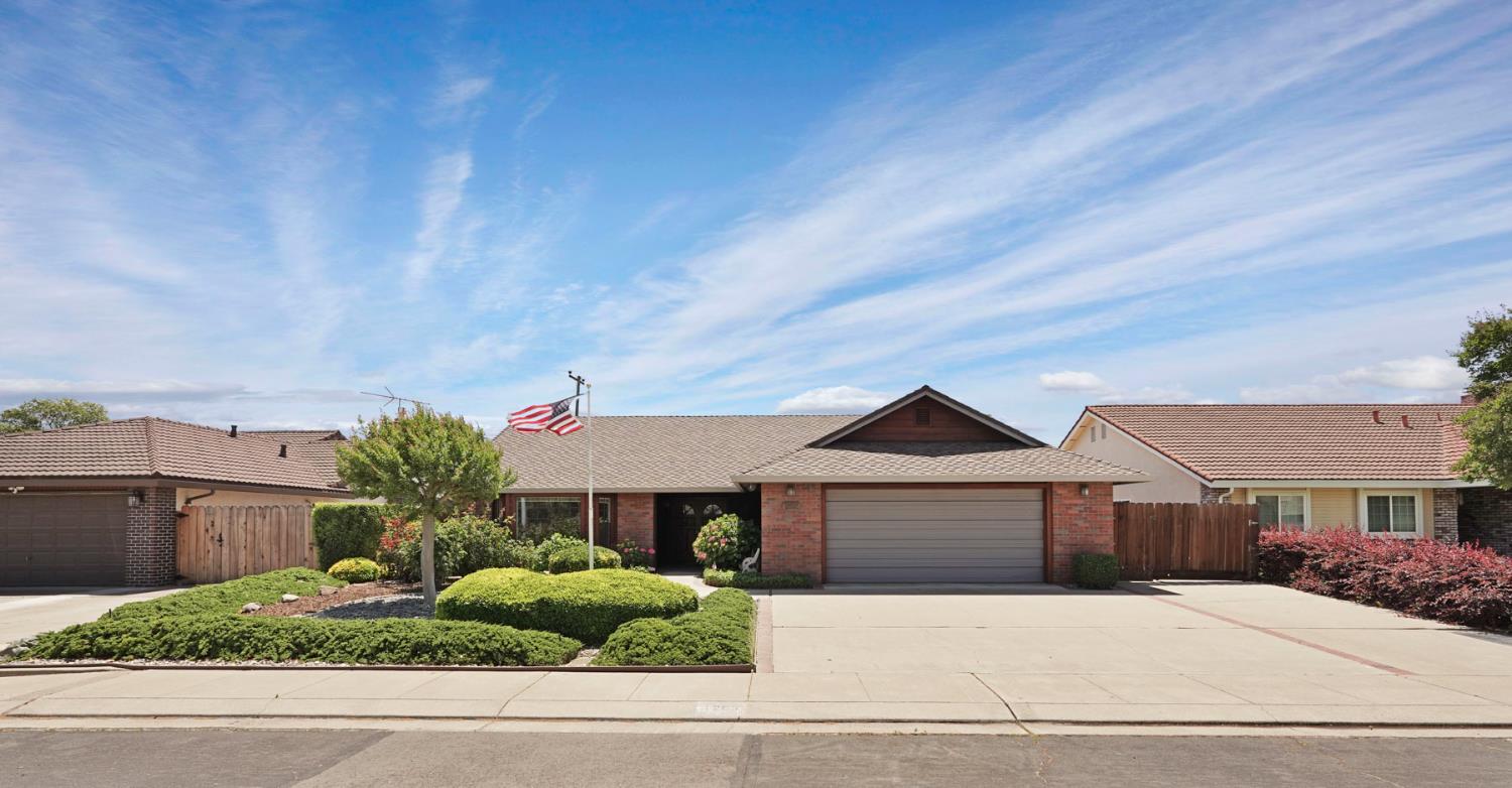Detail Gallery Image 1 of 45 For 1268 Pheasant Hollow Way, Manteca,  CA 95336 - 3 Beds | 2 Baths
