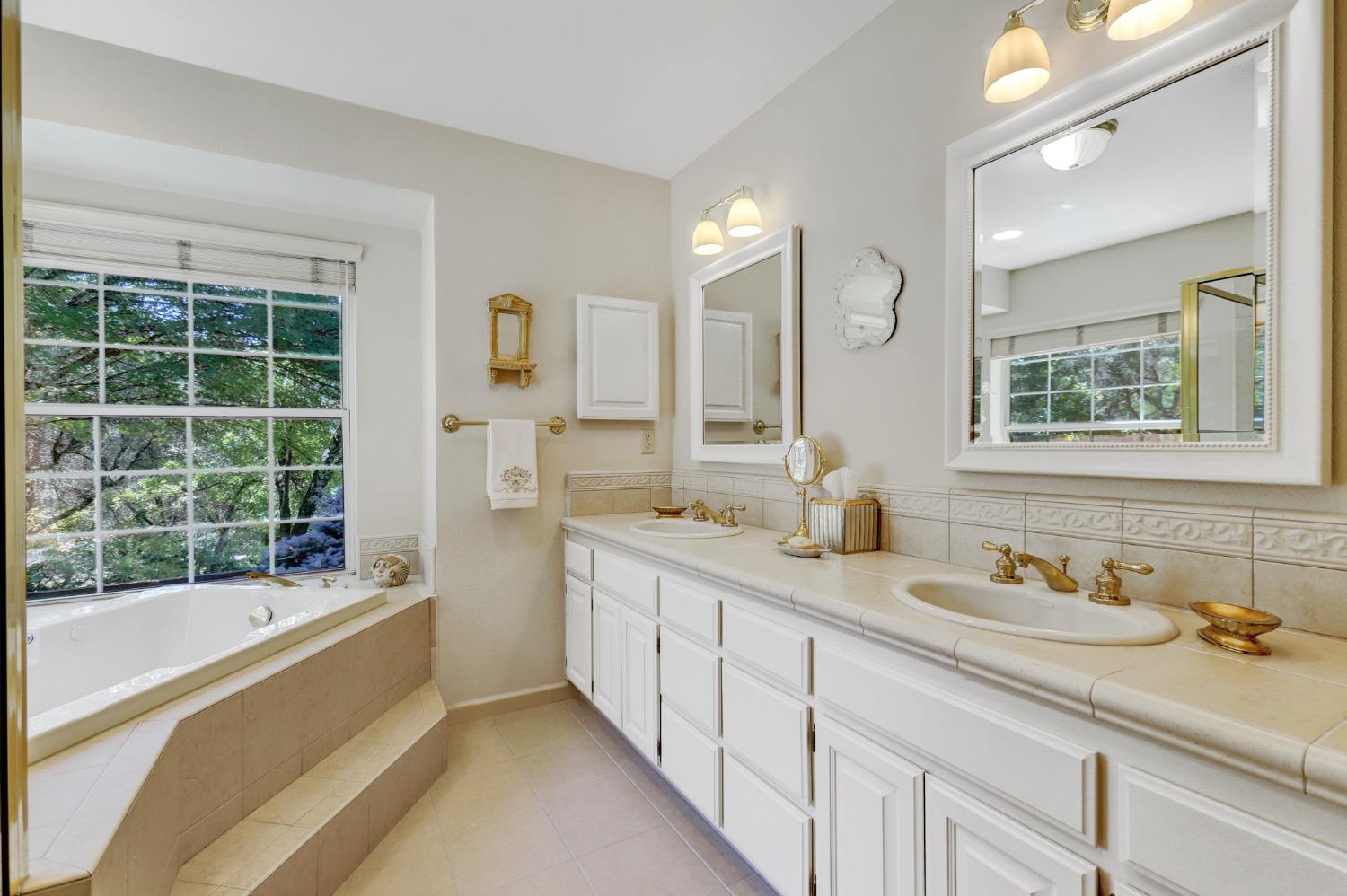 Detail Gallery Image 19 of 99 For 16949 Round Valley Cir, Grass Valley,  CA 95949 - 3 Beds | 2/1 Baths