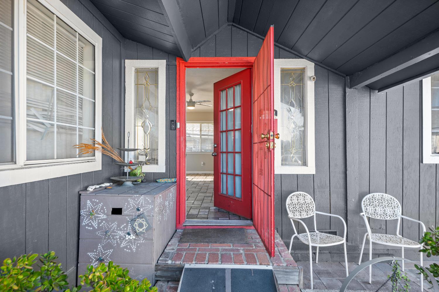 Detail Gallery Image 9 of 30 For 7105 Sweetwood Ct, Citrus Heights,  CA 95621 - 4 Beds | 2 Baths