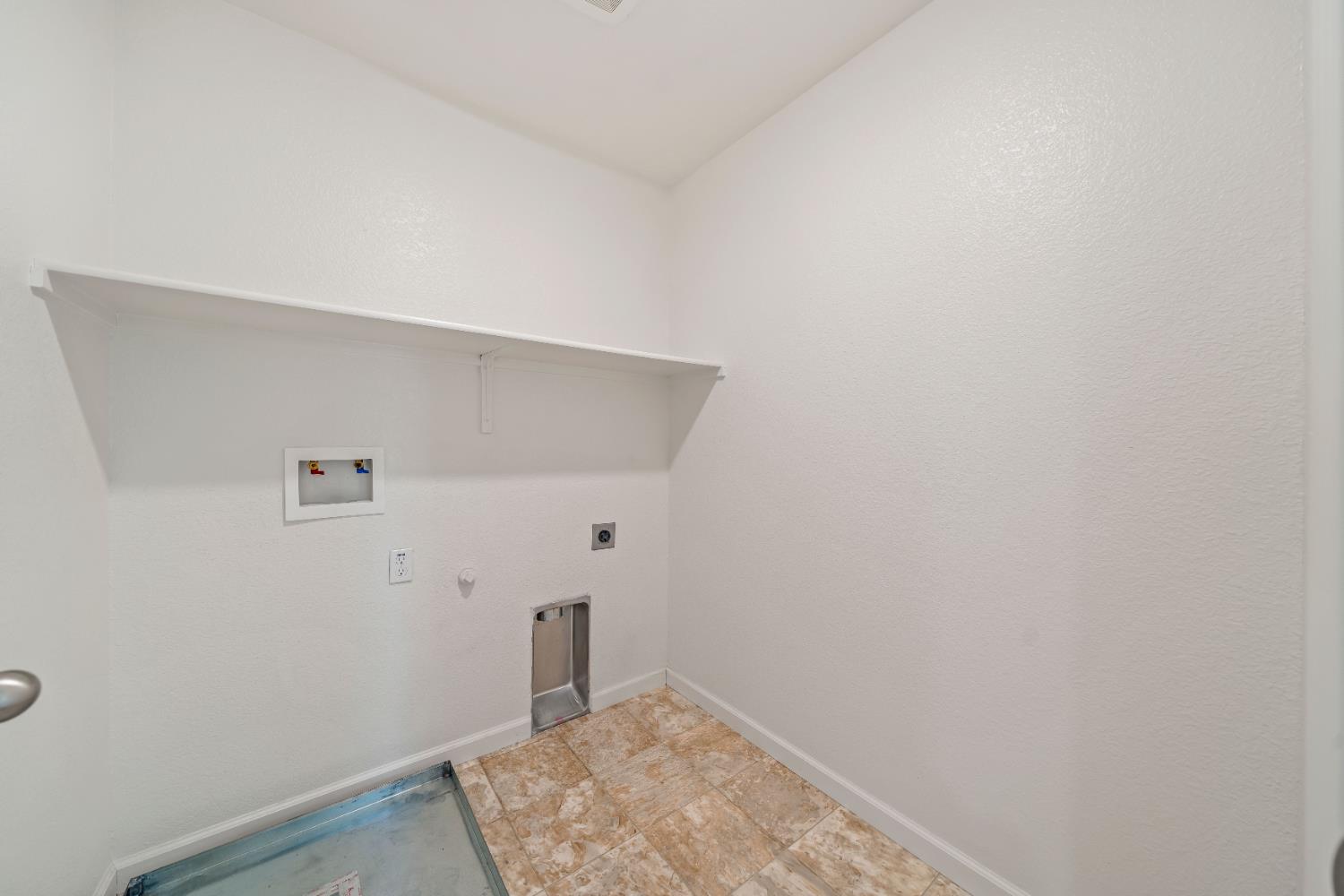Detail Gallery Image 27 of 52 For 1602 Oleander Ave, Manteca,  CA 95337 - 5 Beds | 3 Baths