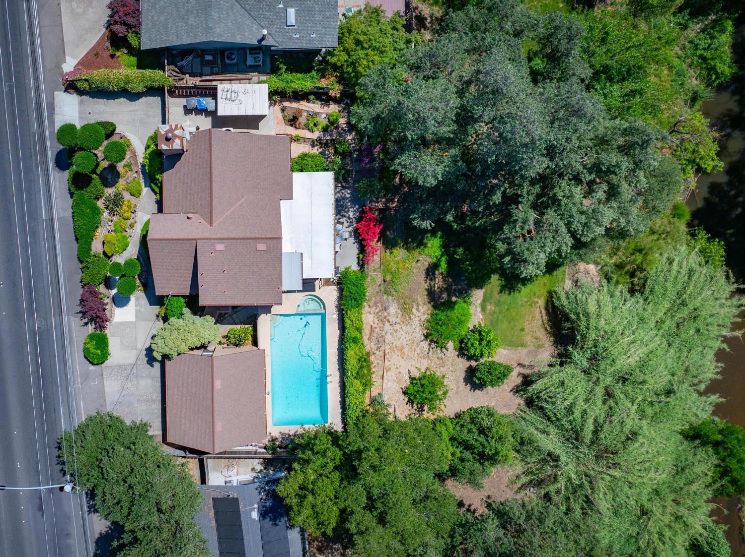 Detail Gallery Image 2 of 58 For 2028 Scenic Dr, Modesto,  CA 95355 - 3 Beds | 3 Baths