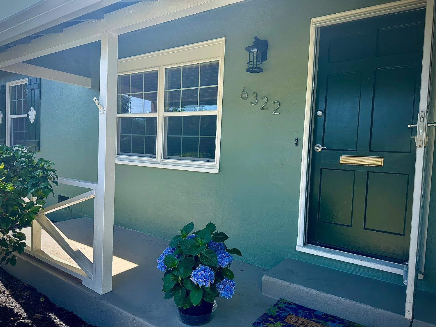 Detail Gallery Image 1 of 22 For 6322 Jansen Dr, Sacramento,  CA 95824 - 2 Beds | 1 Baths