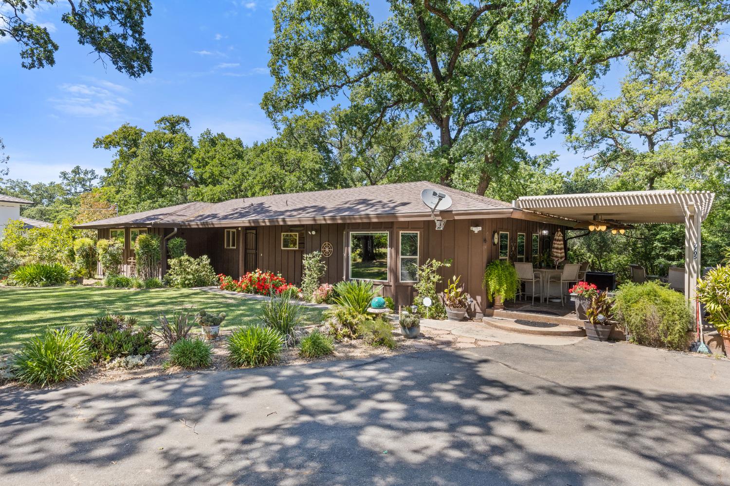 Detail Gallery Image 1 of 59 For 7705 Horseshoe Bar Rd, Loomis,  CA 95650 - 3 Beds | 2 Baths