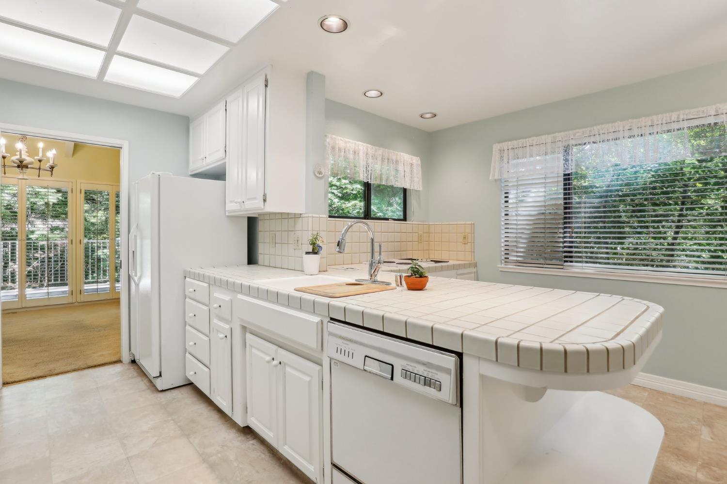 Detail Gallery Image 10 of 47 For 84 Riverknoll Pl, Carmichael,  CA 95608 - 2 Beds | 2/1 Baths