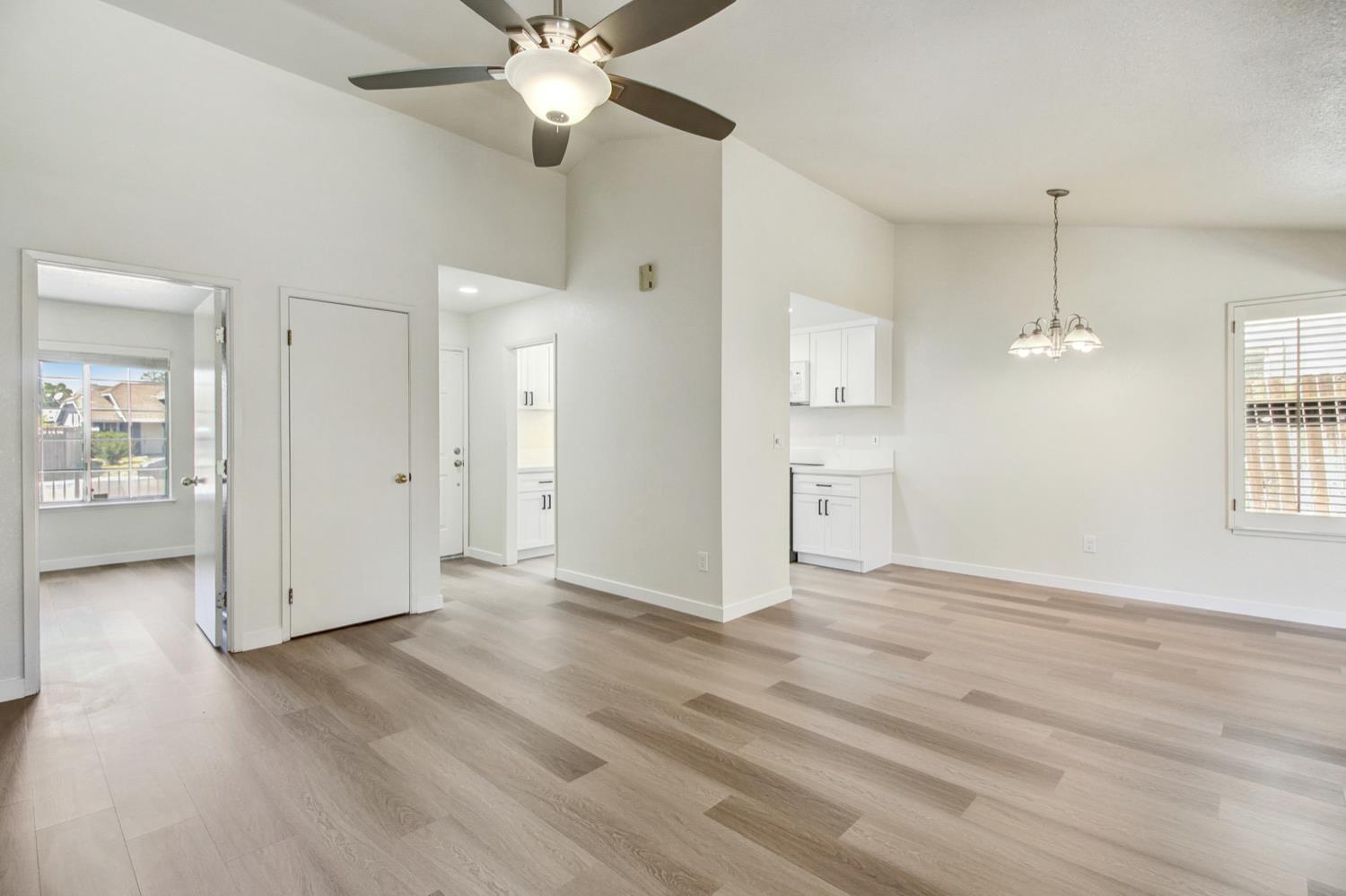 Detail Gallery Image 15 of 43 For 8135 Traver Ct, Sacramento,  CA 95828 - 3 Beds | 2 Baths