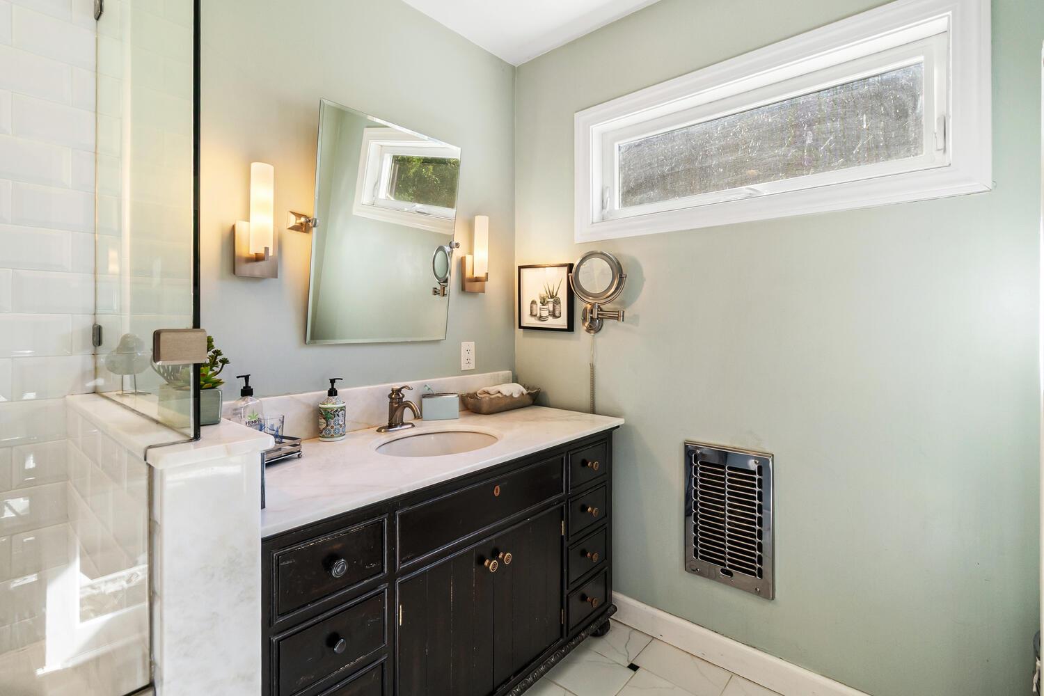 Detail Gallery Image 17 of 42 For 1621 Vallejo Way, Sacramento,  CA 95818 - 3 Beds | 2/1 Baths