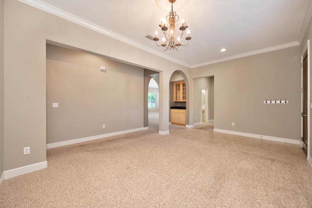 Detail Gallery Image 17 of 87 For 5729 Northborough Dr, Sacramento,  CA 95835 - 4 Beds | 3/1 Baths