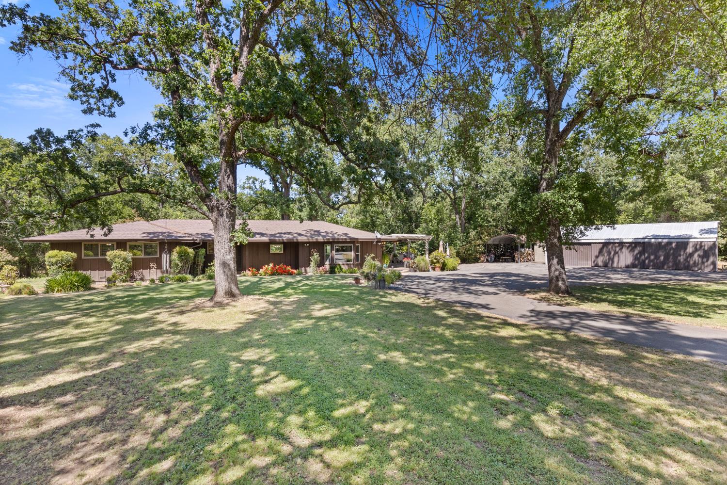 Detail Gallery Image 5 of 59 For 7705 Horseshoe Bar Rd, Loomis,  CA 95650 - 3 Beds | 2 Baths