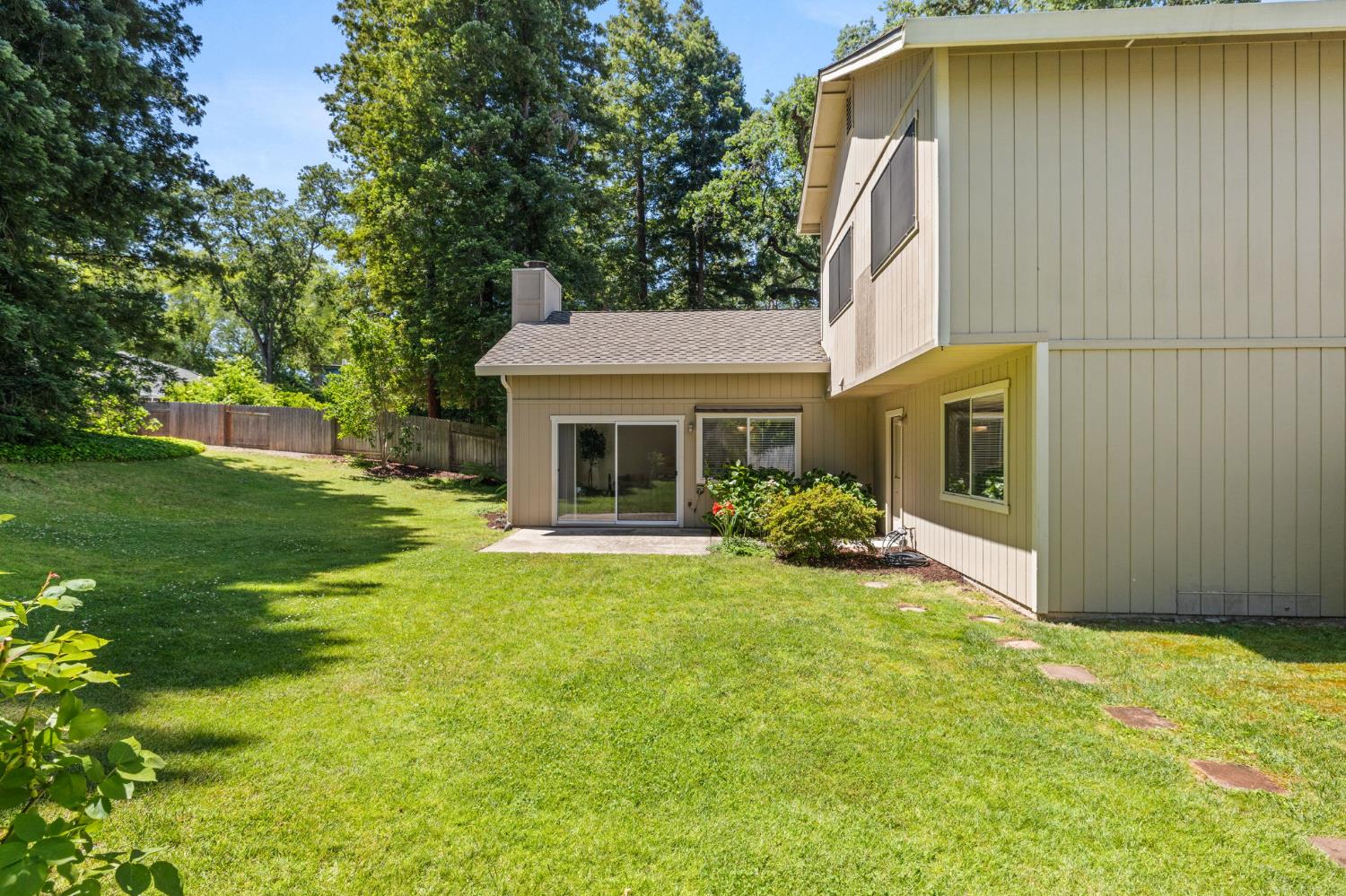 Detail Gallery Image 27 of 28 For 4124 Briarhollow Ct, Fair Oaks,  CA 95628 - 4 Beds | 3 Baths