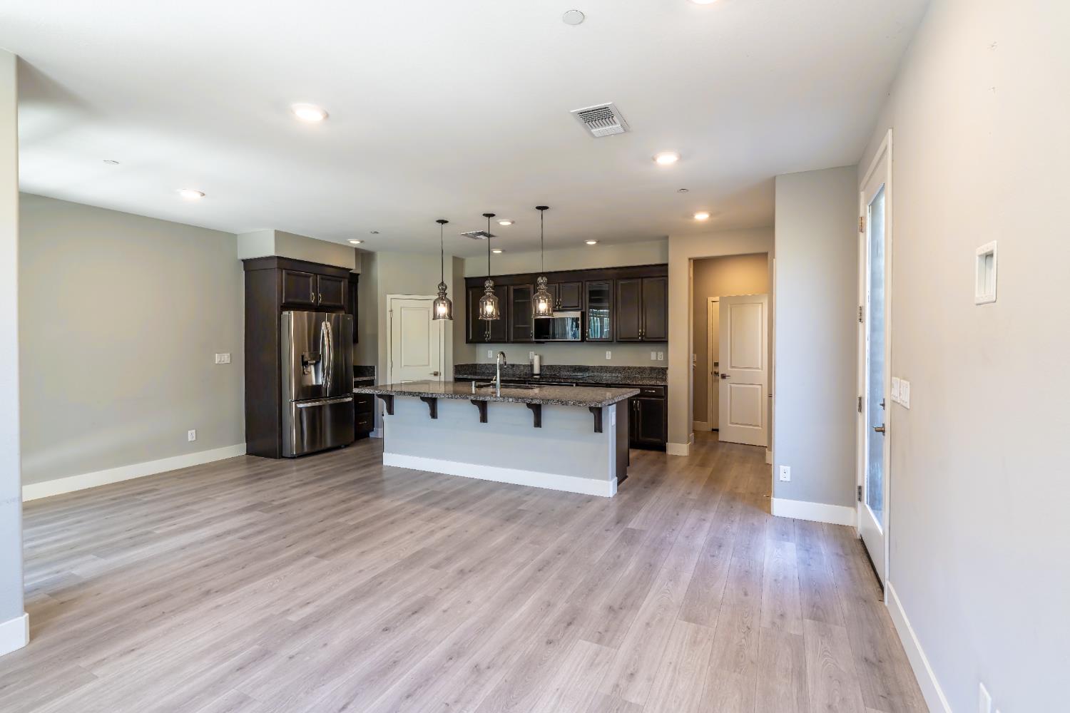 Detail Gallery Image 5 of 41 For 3080 Seaspray Walk, Sacramento,  CA 95833 - 3 Beds | 2/1 Baths