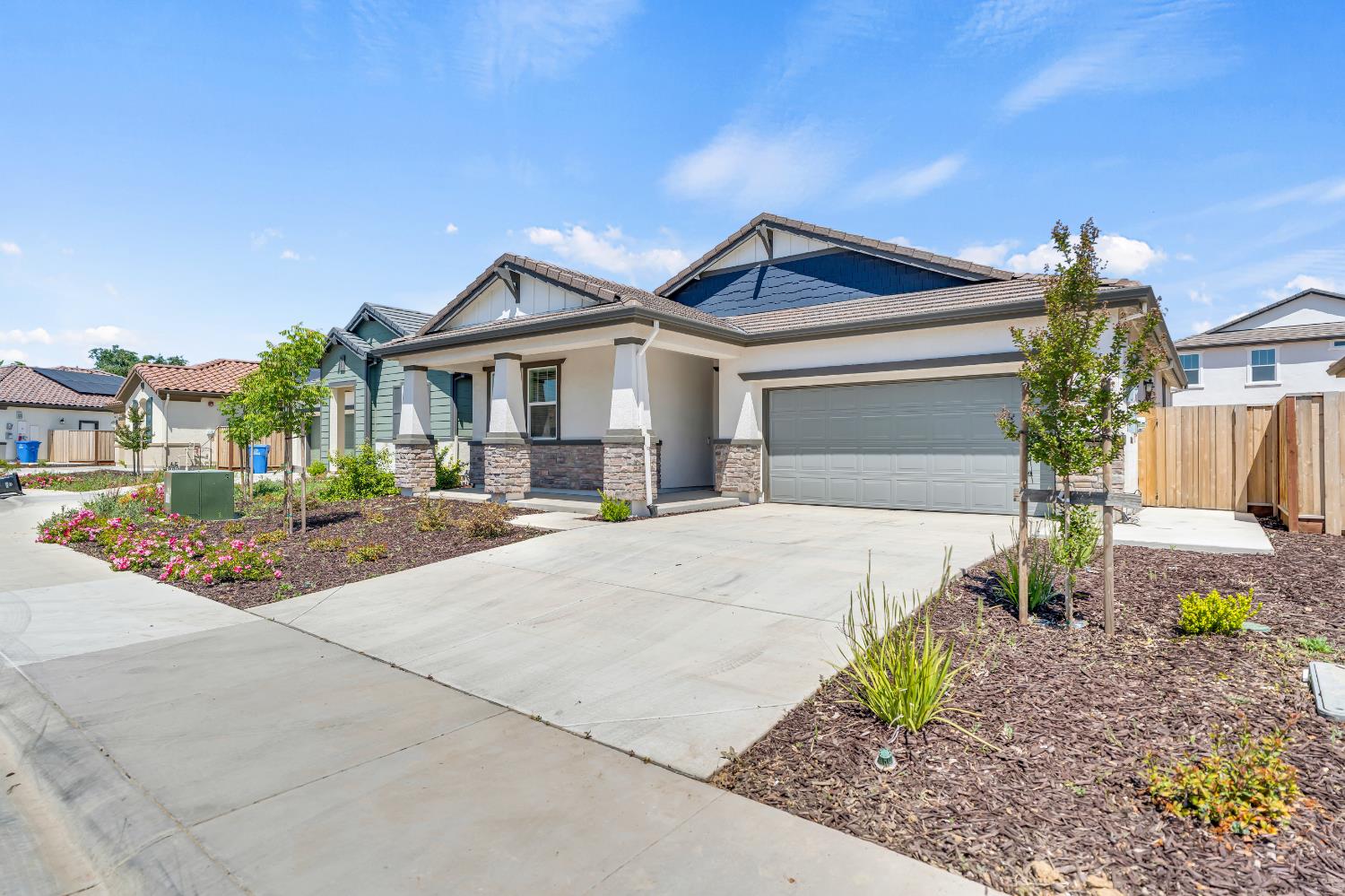Detail Gallery Image 7 of 38 For 10109 Zane Way, Elk Grove,  CA 95757 - 3 Beds | 2 Baths