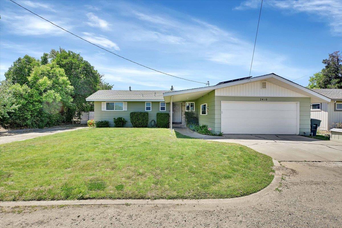 Detail Gallery Image 1 of 33 For 2410 N Township Rd, Yuba City,  CA 95993 - 3 Beds | 2 Baths
