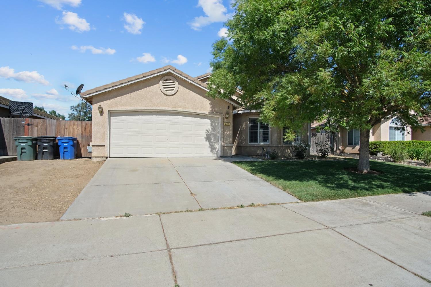 Detail Gallery Image 2 of 28 For 2711 Cameron Park Dr, Ceres,  CA 95307 - 3 Beds | 2 Baths