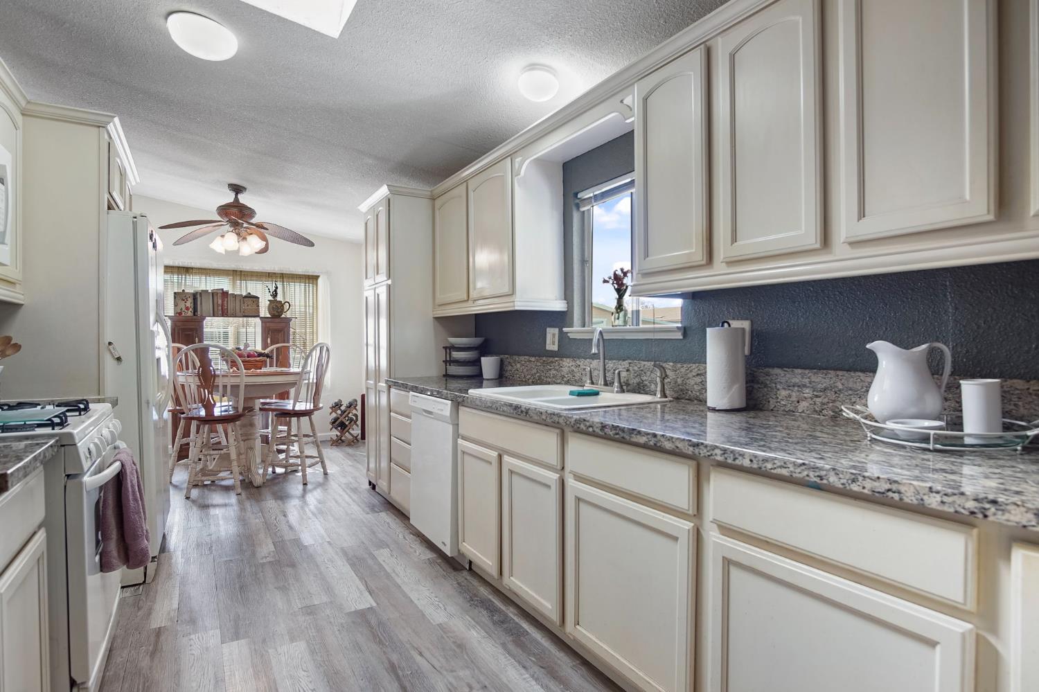 Detail Gallery Image 7 of 8 For 1500 Held Dr 17, Modesto,  CA 95355 - 3 Beds | 2 Baths