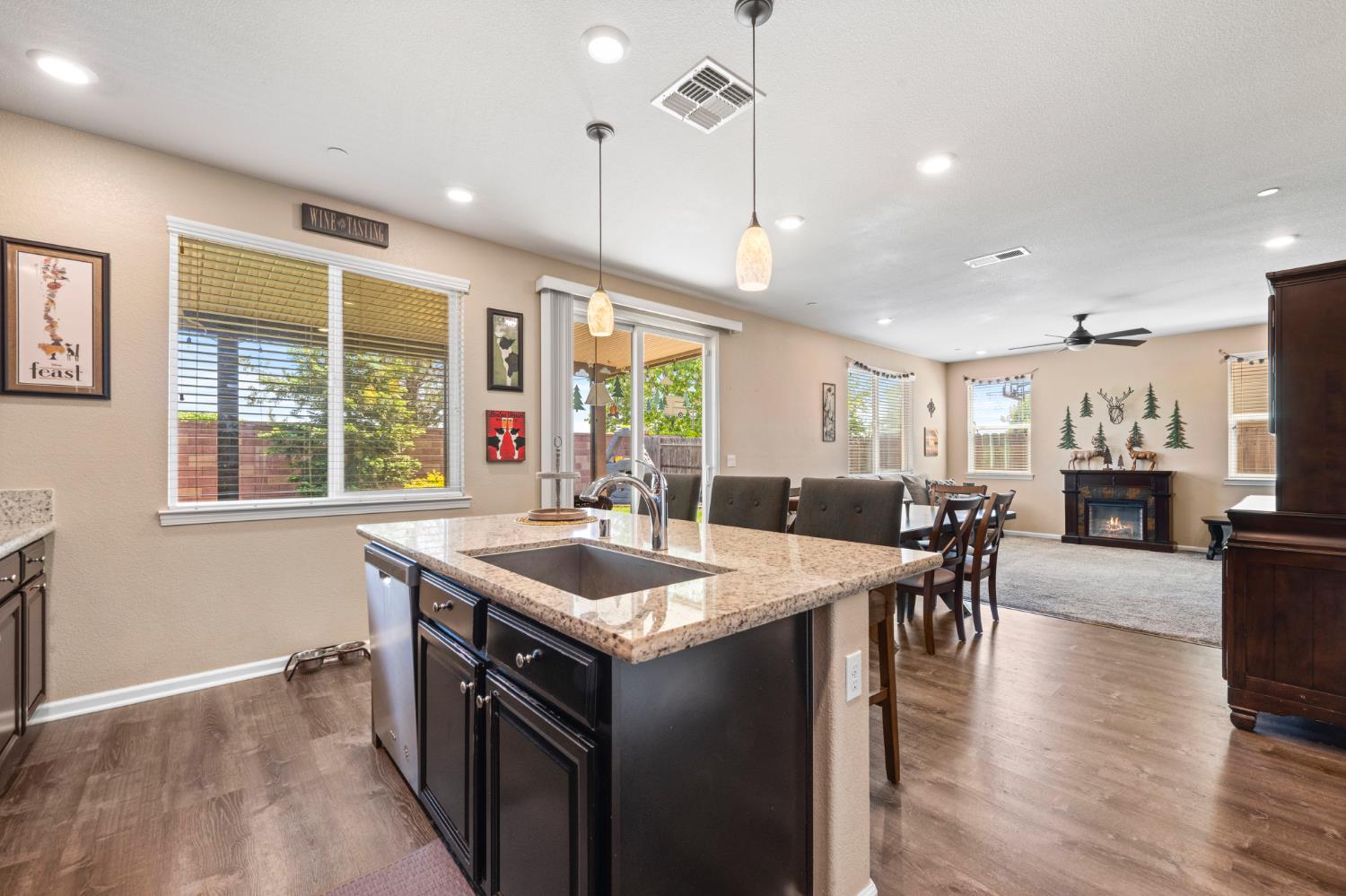 Detail Gallery Image 17 of 44 For 4811 Copper Sunset Way, Rancho Cordova,  CA 95742 - 5 Beds | 3 Baths