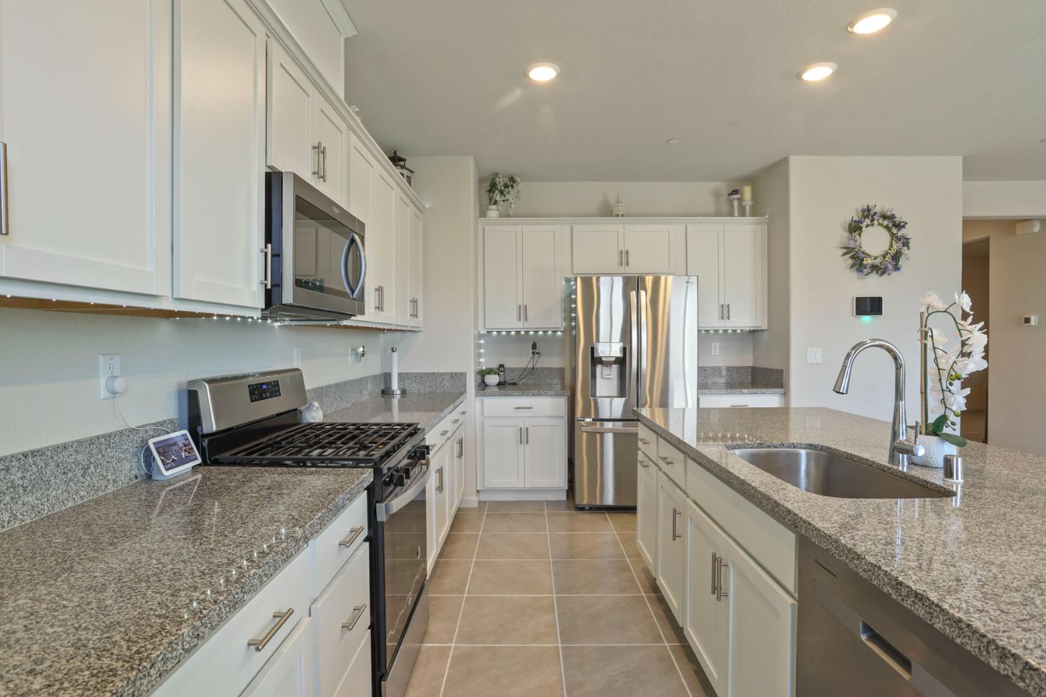 Detail Gallery Image 18 of 64 For 6925 Foraker Dr, Stockton,  CA 95219 - 5 Beds | 3/1 Baths