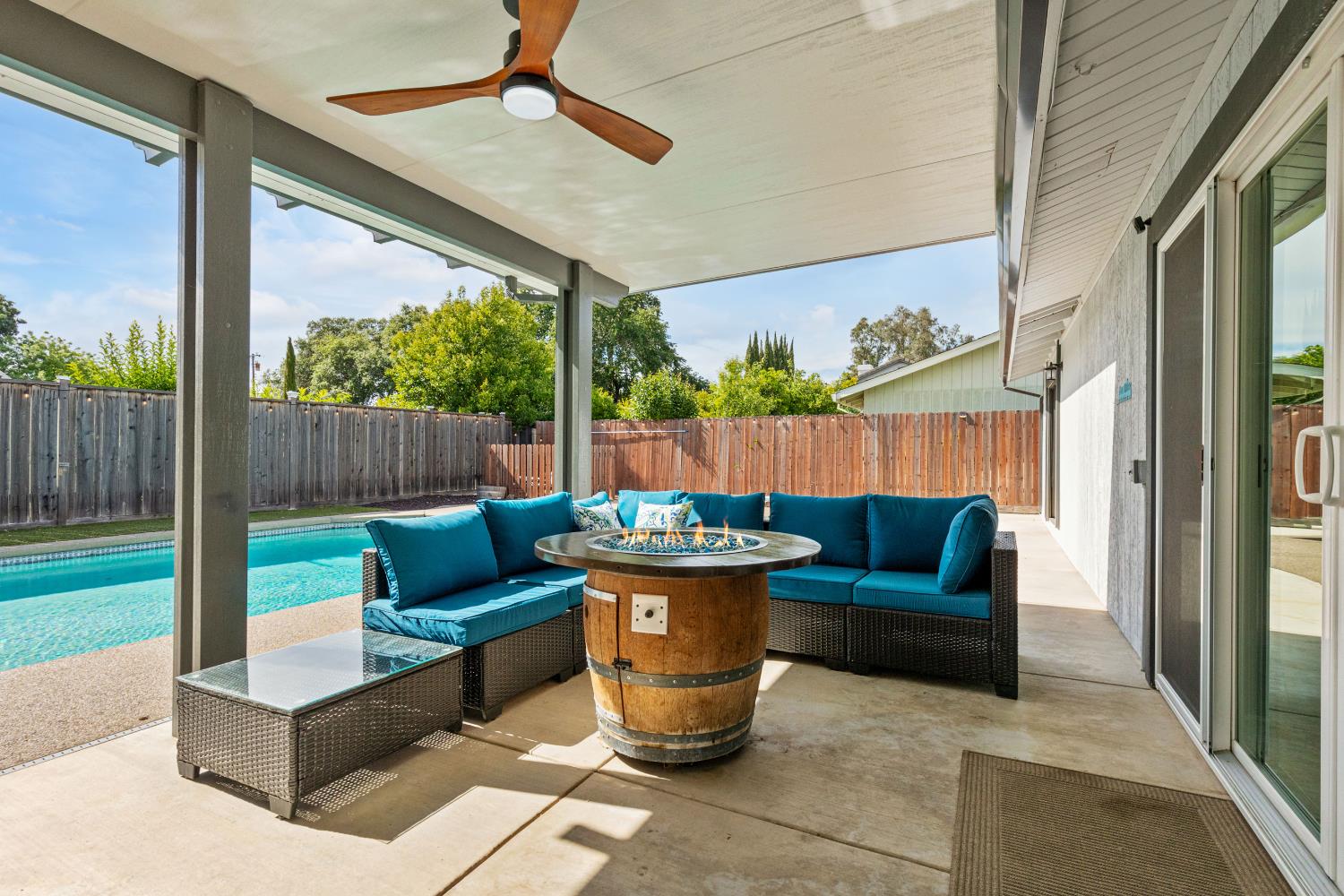 Detail Gallery Image 7 of 70 For 3201 Kaiser Way, Carmichael,  CA 95608 - 4 Beds | 3 Baths