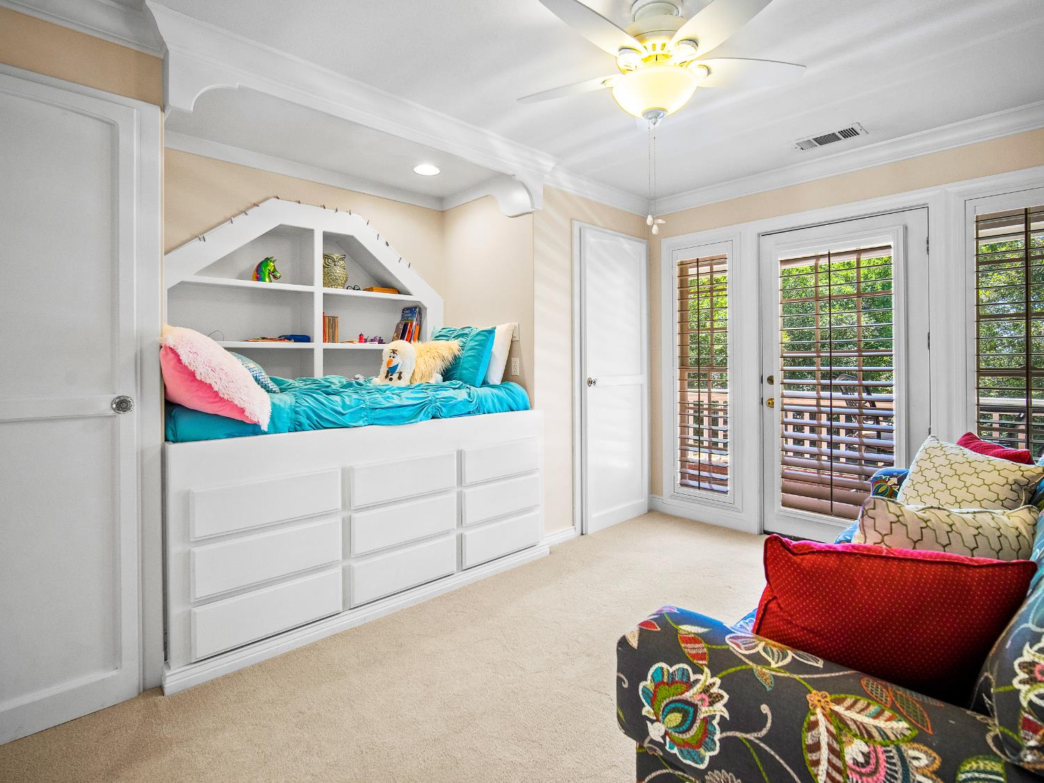 Detail Gallery Image 32 of 85 For 6809 Stanley Ave, Carmichael,  CA 95608 - 5 Beds | 4 Baths