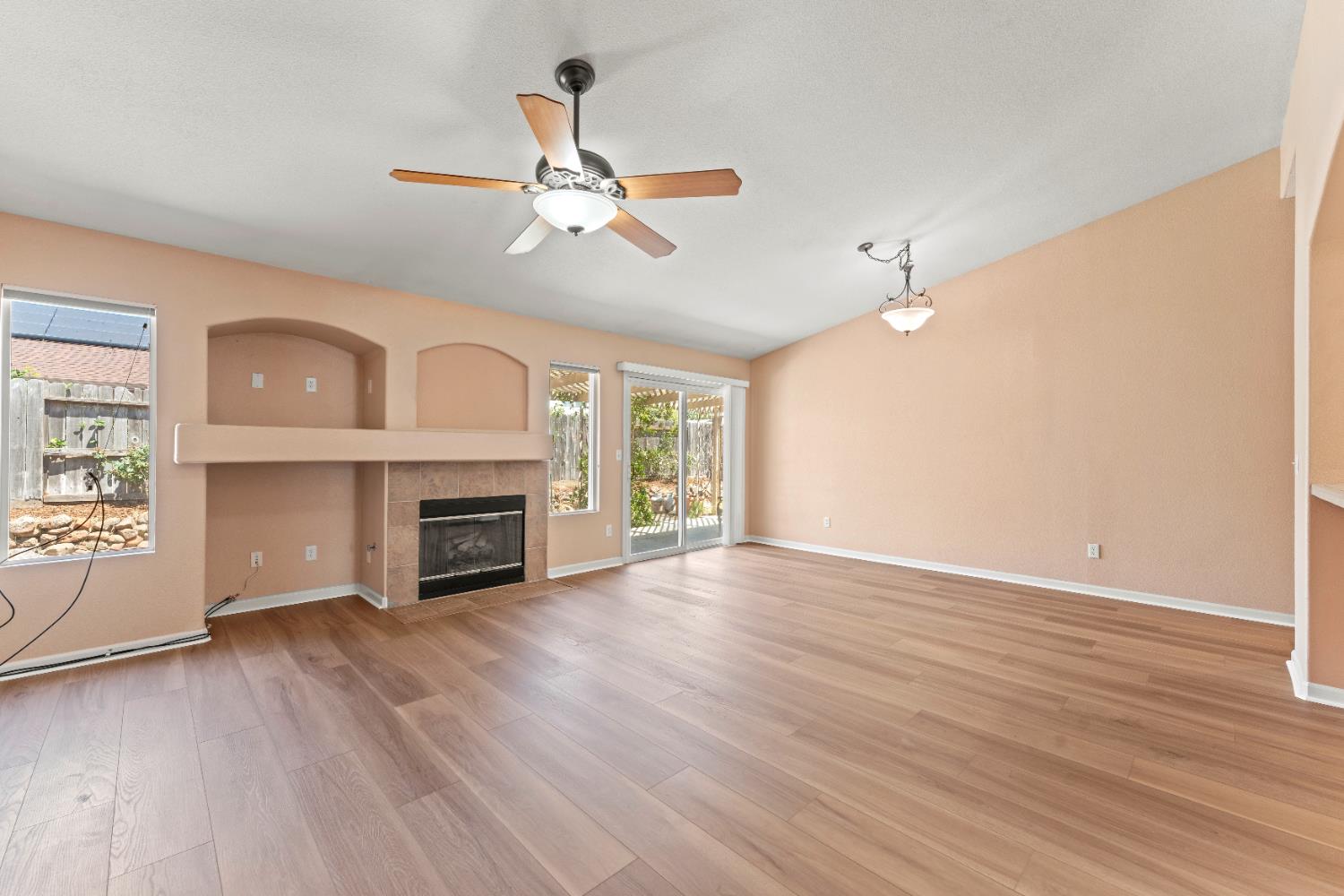 Detail Gallery Image 5 of 35 For 807 Harding Pl, Wheatland,  CA 95692 - 3 Beds | 2 Baths