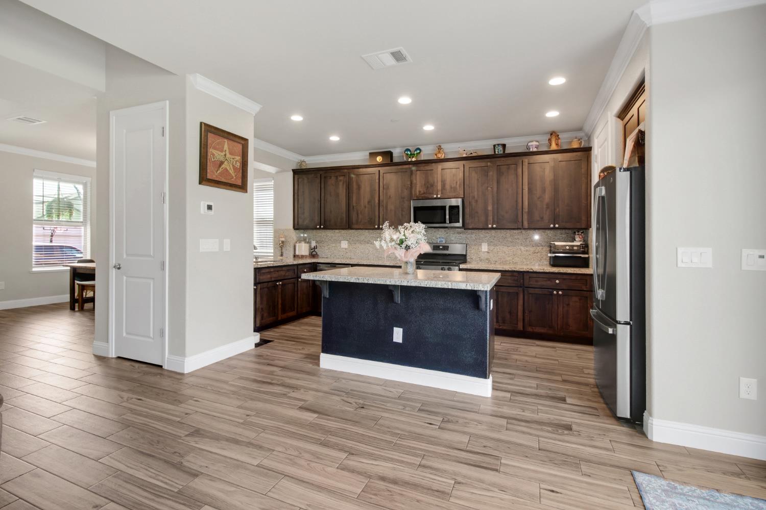 Detail Gallery Image 14 of 44 For 524 Lupine Dr, Ione,  CA 95640 - 4 Beds | 2/1 Baths