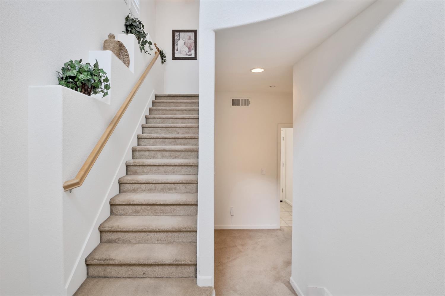 Detail Gallery Image 7 of 37 For 1708 Camino Real Way, Roseville,  CA 95747 - 3 Beds | 3/1 Baths