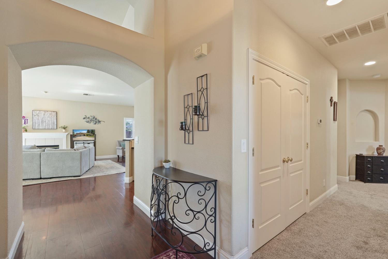 Detail Gallery Image 4 of 36 For 890 Alder Pl, Lodi,  CA 95242 - 3 Beds | 2 Baths
