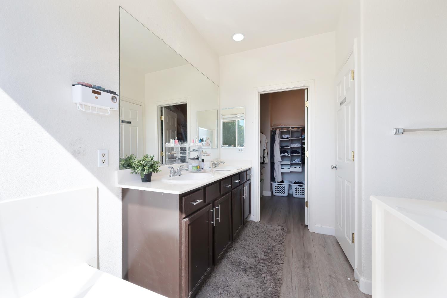 Detail Gallery Image 27 of 42 For 10112 Nebbiolo Ct, Elk Grove,  CA 95624 - 4 Beds | 3 Baths