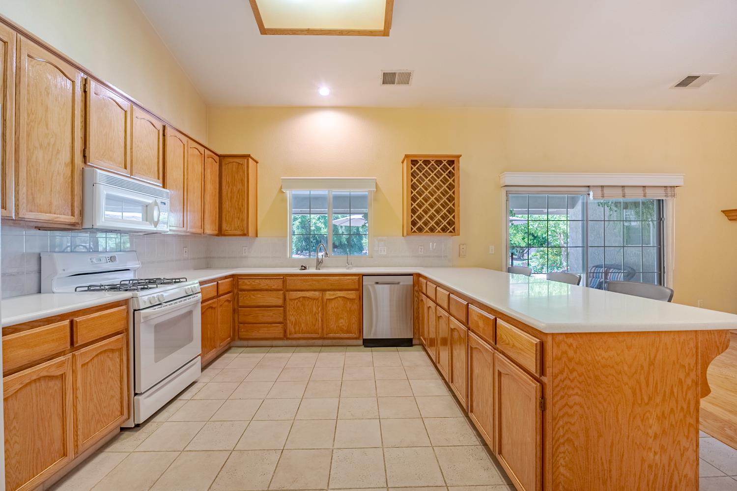 Detail Gallery Image 22 of 53 For 3247 Willow Run Dr, Merced,  CA 95340 - 4 Beds | 2/1 Baths