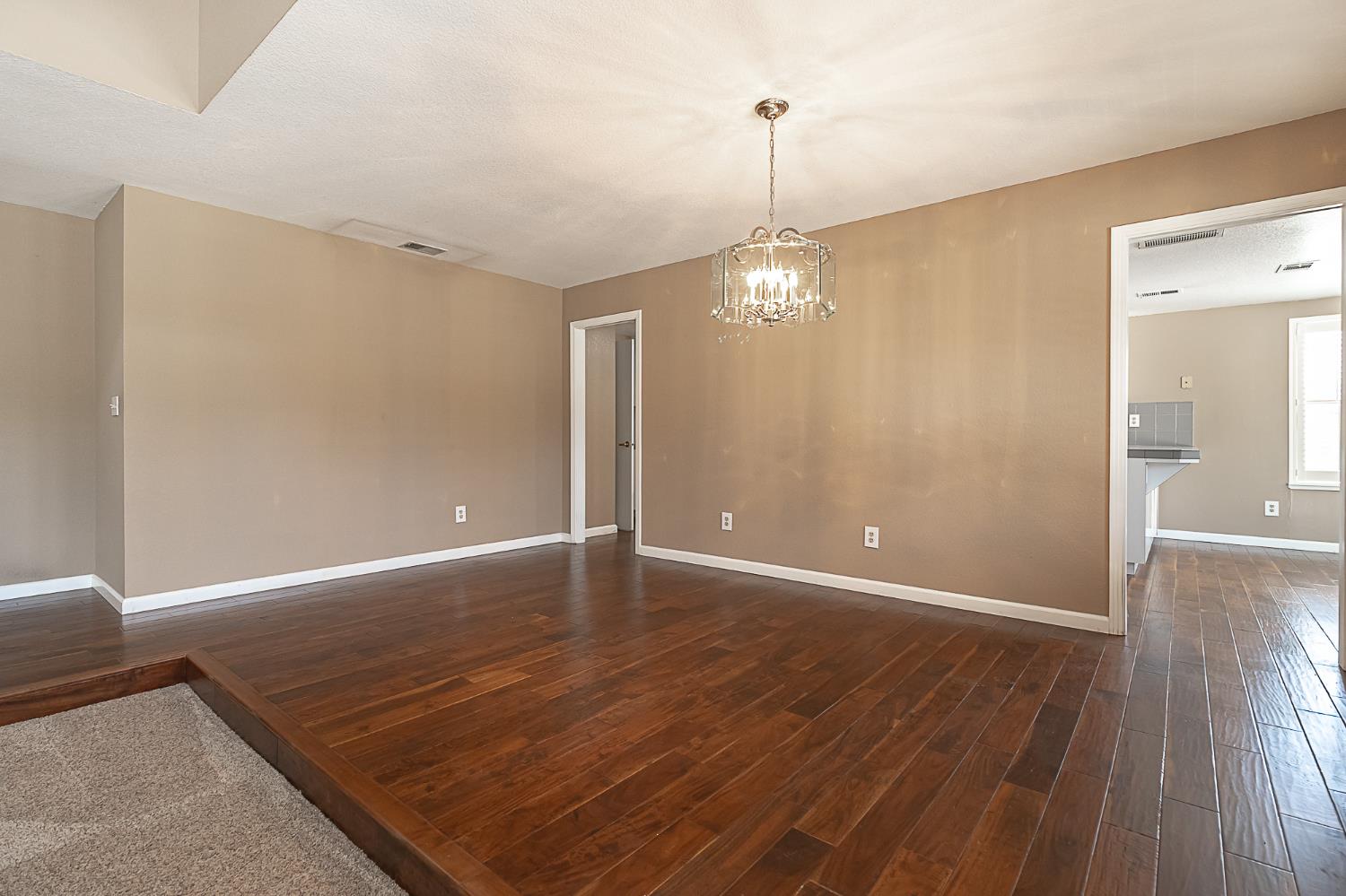 Detail Gallery Image 9 of 35 For 2508 Hilversum Ln, Modesto,  CA 95356 - 5 Beds | 3/1 Baths
