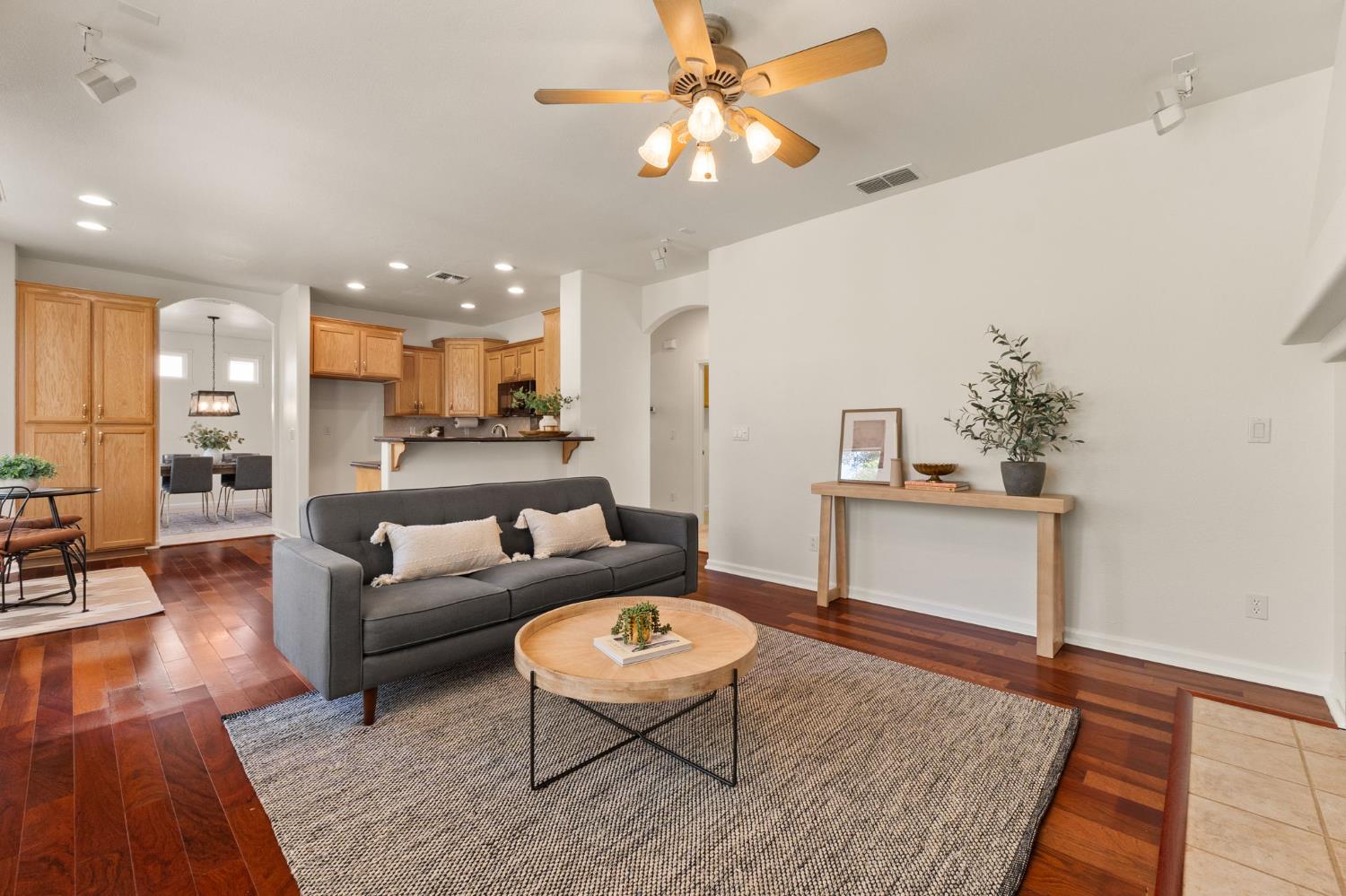 Detail Gallery Image 19 of 53 For 1889 Broadford Dr, Folsom,  CA 95630 - 4 Beds | 3 Baths