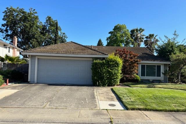 Detail Gallery Image 1 of 33 For 8566 Coral Crest Court, Elk Grove,  CA 95624 - 3 Beds | 2 Baths