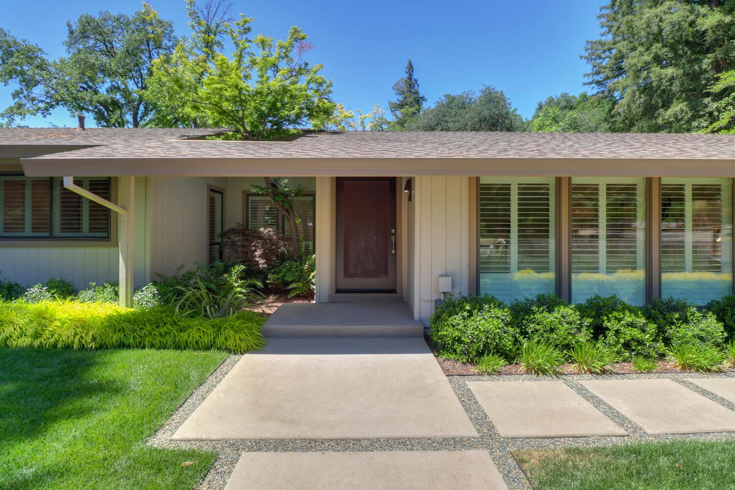 Detail Gallery Image 4 of 82 For 5910 River Glen Court, Carmichael,  CA 95608 - 4 Beds | 2/1 Baths