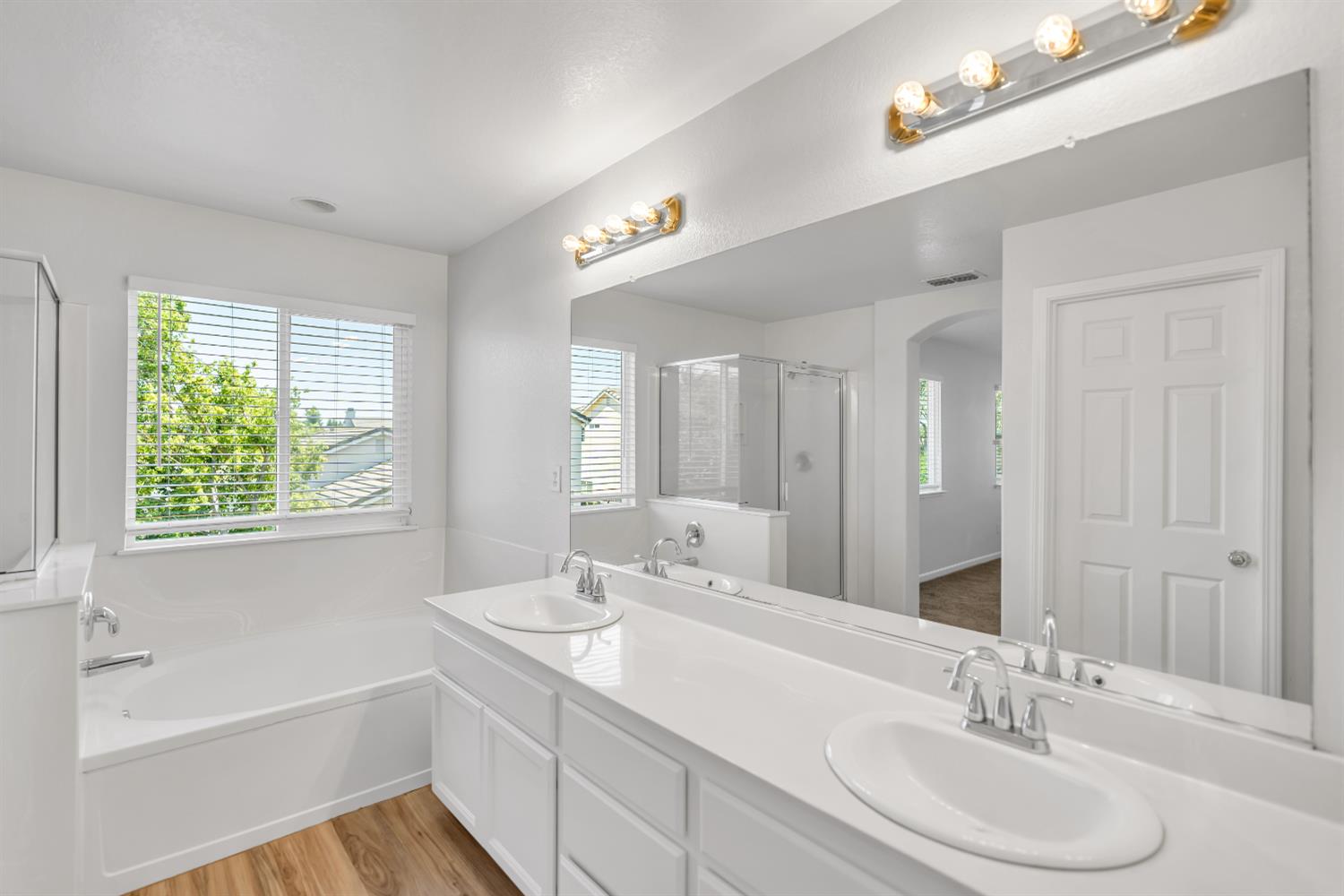 Detail Gallery Image 17 of 39 For 5342 Alvoca Way, Sacramento,  CA 95835 - 5 Beds | 3 Baths